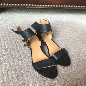 Nine West black low heeled sandals size 7 1/2